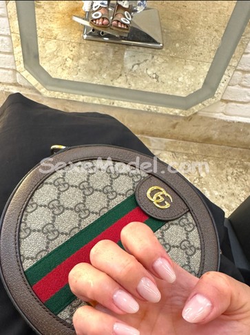 Ads CATARINA A HOUILLES